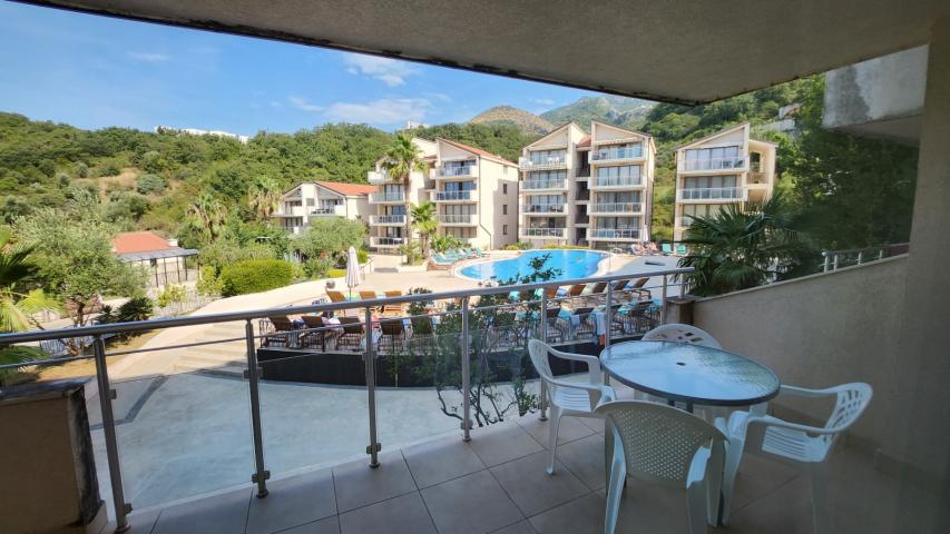 2 bedroom apartment in a complex with a swimming pool Przno