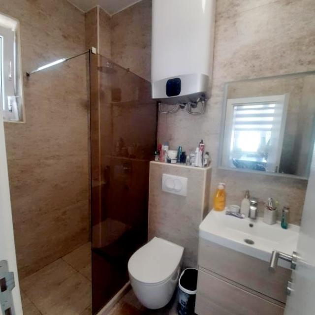 Hotel in Sutomore with 12 apartments, swimming pool, 200 meters from the sea - 800,000 euros