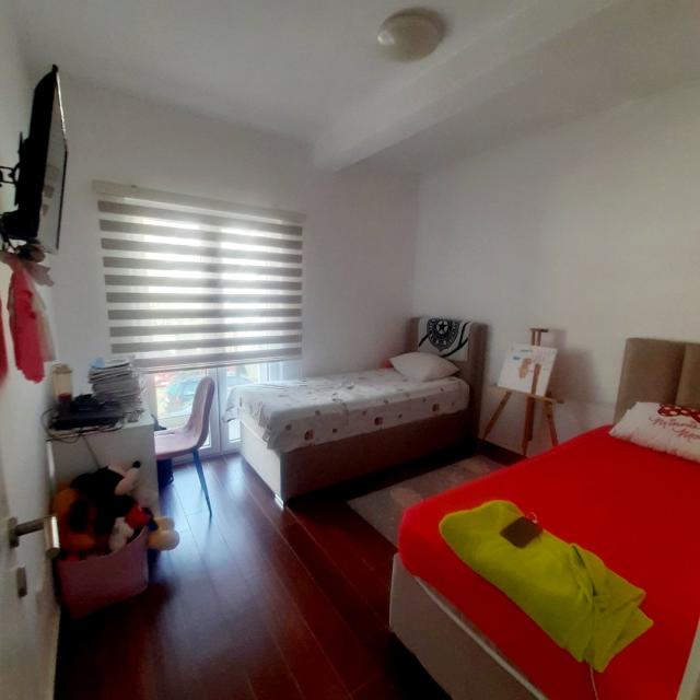 Hotel in Sutomore with 12 apartments, swimming pool, 200 meters from the sea - 800,000 euros