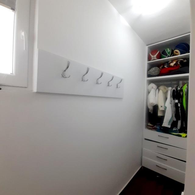Hotel in Sutomore with 12 apartments, swimming pool, 200 meters from the sea - 800,000 euros