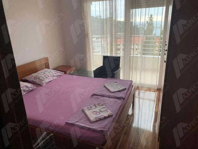 Cozy 2 bedroom apartment with sea view in Petrovac
