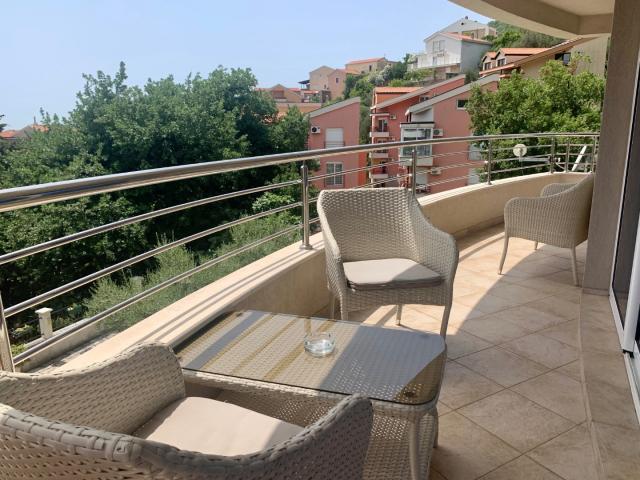 Spacious two bedroom apartment in the Rosemary complex, Petrovac