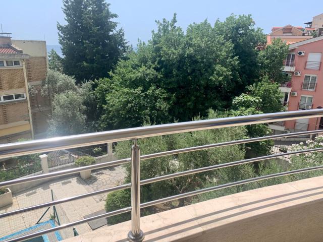 Spacious two bedroom apartment in the Rosemary complex, Petrovac