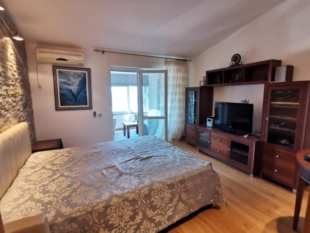 An apartment with a sea view in Petrovac is offered for sale. 
