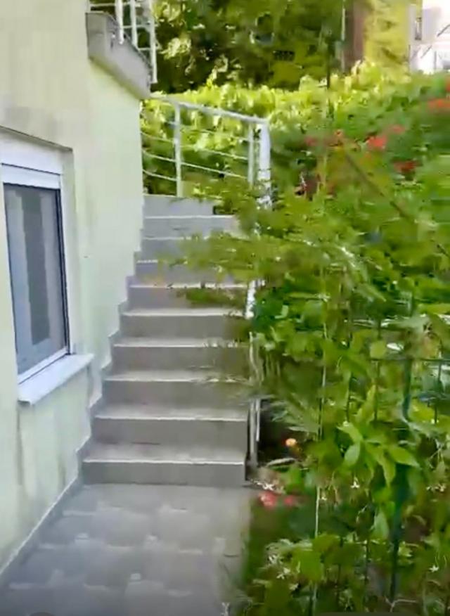 Three-storey house with two apartments in Utjeha, Montenegro - 120,000 euros