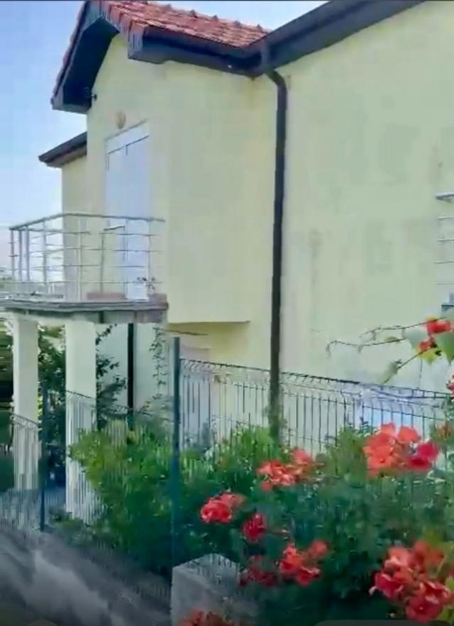 Three-storey house with two apartments in Utjeha, Montenegro - 120,000 euros