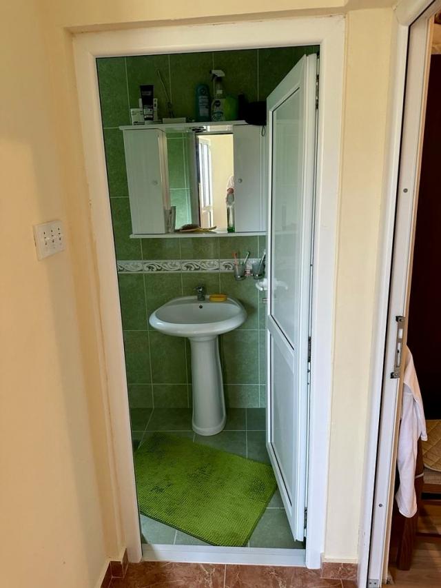 Three-storey house with two apartments in Utjeha, Montenegro - 120,000 euros