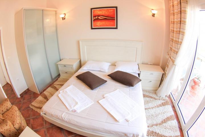 Hotel in Becici 17 apartments