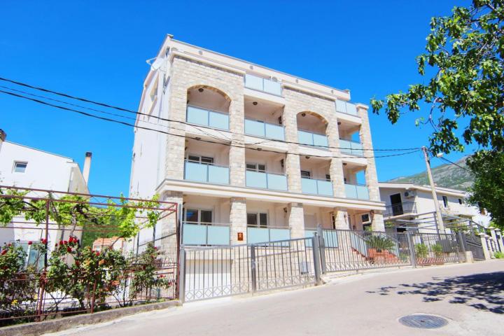 Hotel in Becici 17 apartments