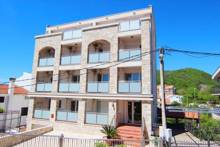 Hotel in Becici 17 apartments