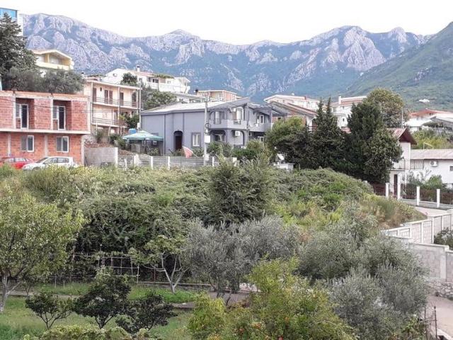 In the city of Bar, in the Shushan district, a large house is for sale. 