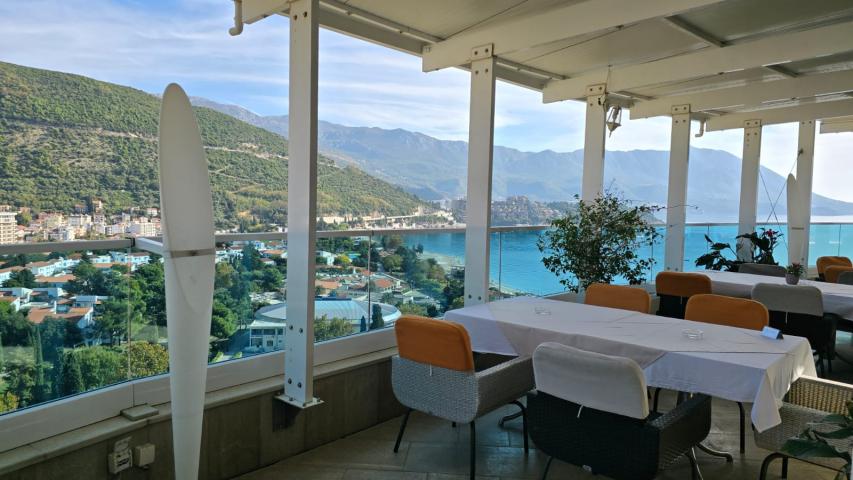 For sale luxury apartment in complex Tre Canne, Budva