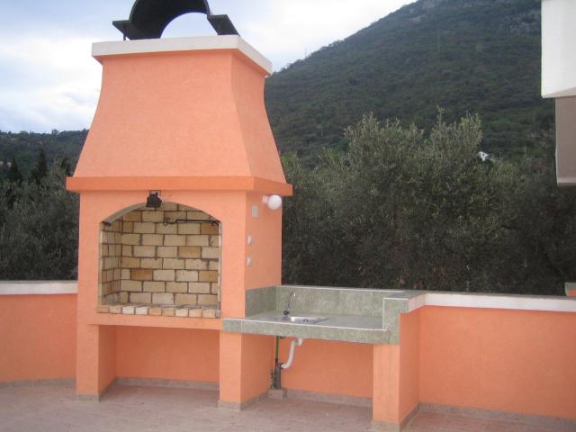 Three-storey house with apartments in Shushani, Bar