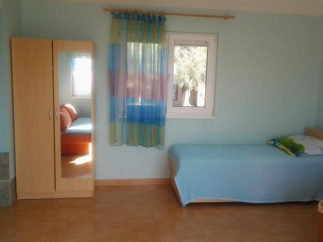Three-storey house with apartments in Shushani, Bar