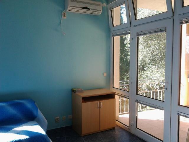 Three-storey house with apartments in Shushani, Bar