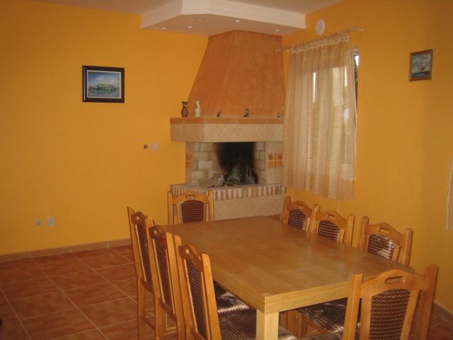 Three-storey house with apartments in Shushani, Bar
