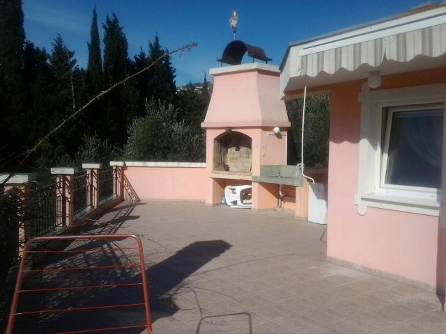 Three-storey house with apartments in Shushani, Bar