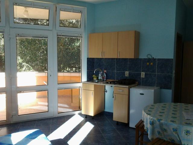 Three-storey house with apartments in Shushani, Bar