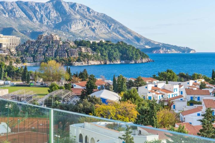For sale exclusive penthouse with swimming pool and panoramic sea view in Budva!