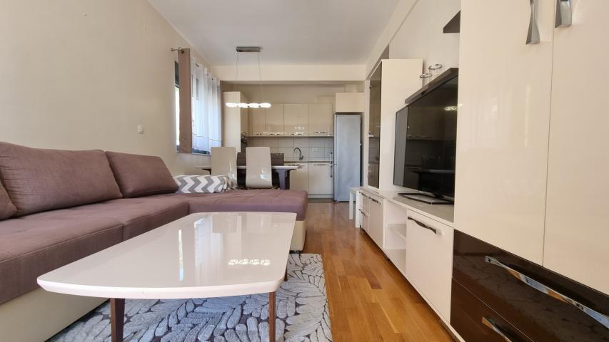 Apartment with spacious terrace and garage space, Becici
