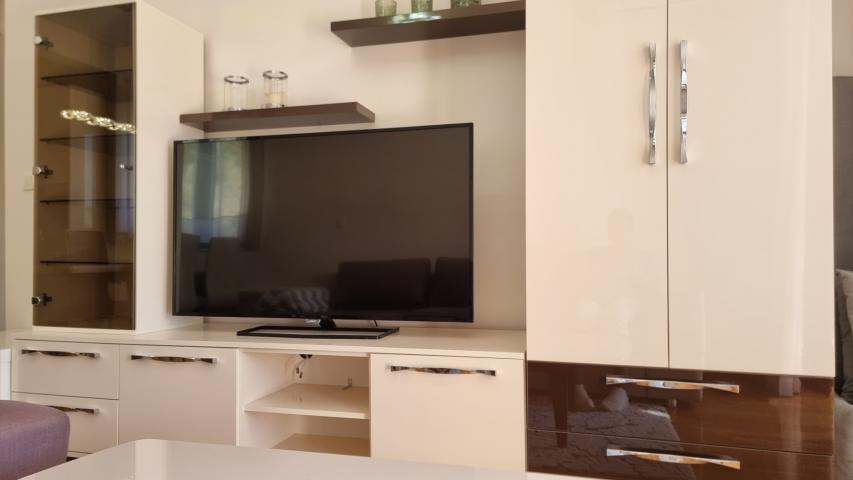 Apartment with spacious terrace and garage space, Becici