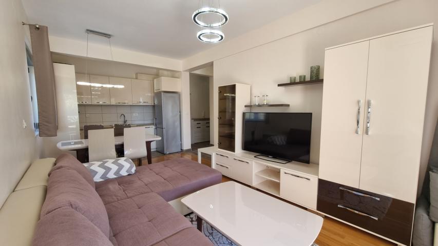 Apartment with spacious terrace and garage space, Becici