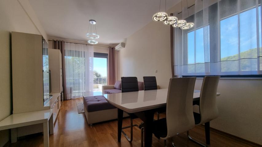 Apartment with spacious terrace and garage space, Becici
