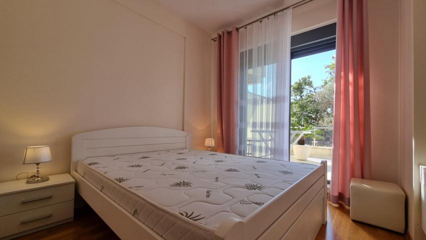 Apartment with spacious terrace and garage space, Becici