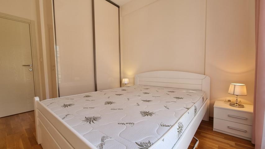 Apartment with spacious terrace and garage space, Becici