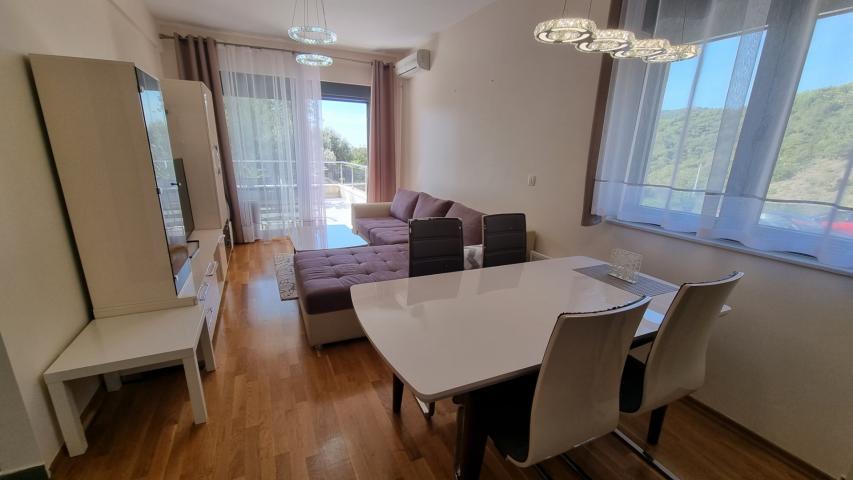 Apartment with spacious terrace and garage space, Becici