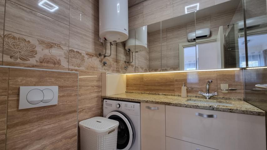 Apartment with spacious terrace and garage space, Becici