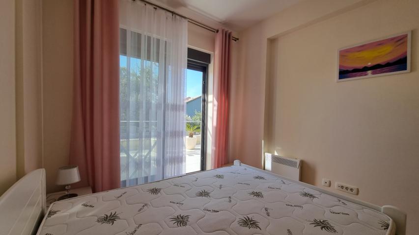 Apartment with spacious terrace and garage space, Becici