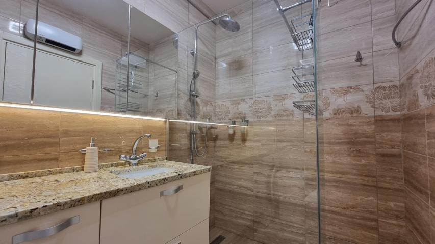 Apartment with spacious terrace and garage space, Becici