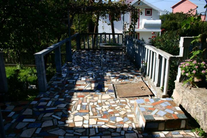 Legal house in a quiet and picturesque place in Utekha