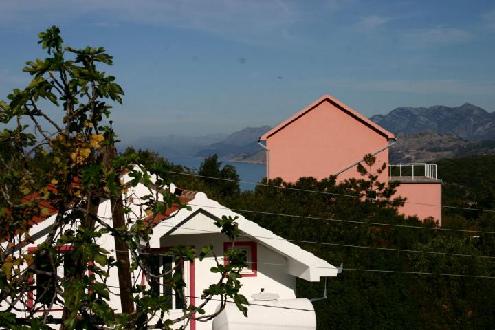 Legal house in a quiet and picturesque place in Utekha