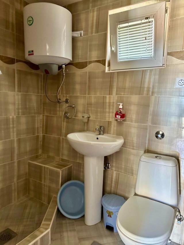 House in Sutomore with 2 apartments and sea views. 