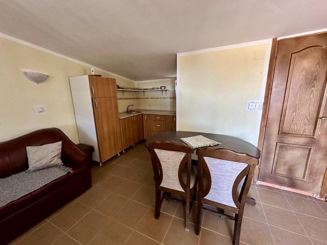 House in Sutomore with 2 apartments and sea views. 