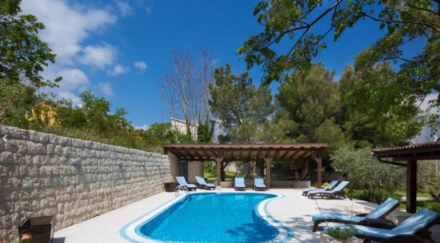 Kotor, Prcanj - villa with a plot, on the first line from the sea