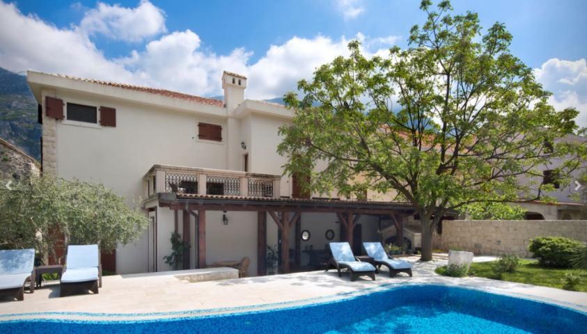 Kotor, Prcanj - villa with a plot, on the first line from the sea