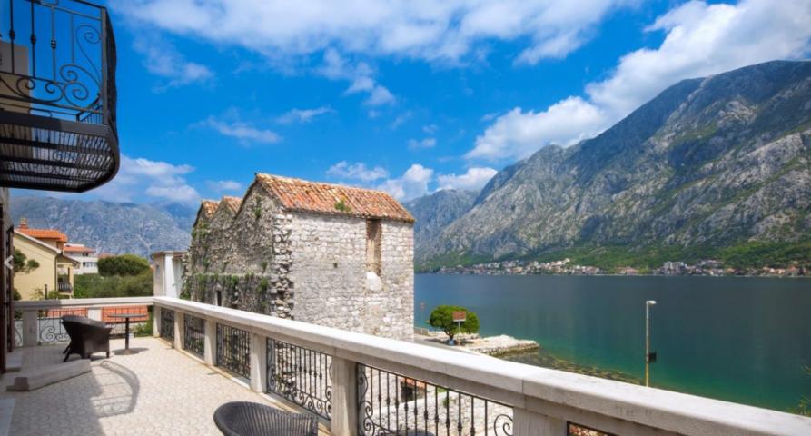 Kotor, Prcanj - villa with a plot, on the first line from the sea