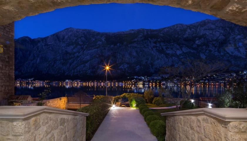 Kotor, Prcanj - villa with a plot, on the first line from the sea