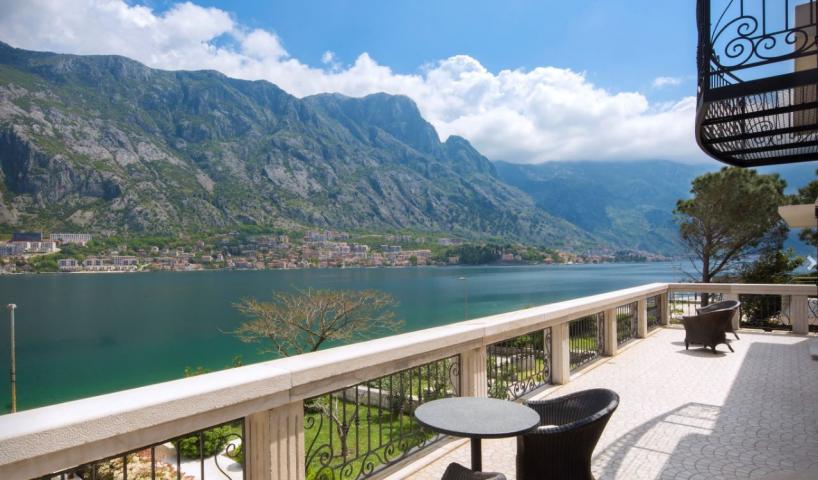 Kotor, Prcanj - villa with a plot, on the first line from the sea