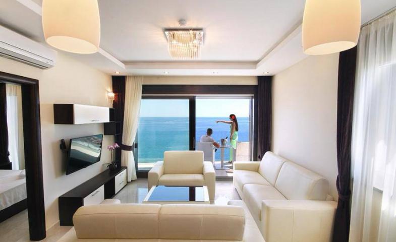 Luxury apartment with direct sea view in 4-star complex Shine, Becici (Budva)