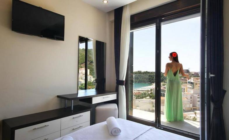 Luxury apartment with direct sea view in 4-star complex Shine, Becici (Budva)