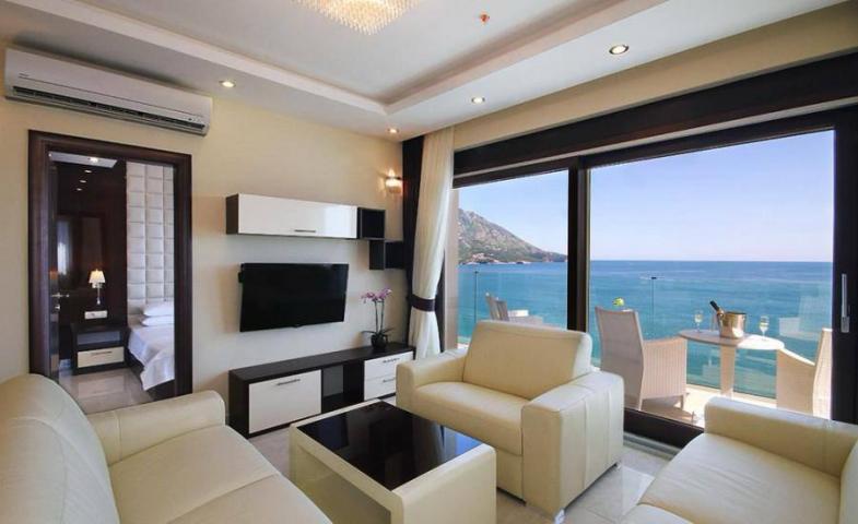 Luxury apartment with direct sea view in 4-star complex Shine, Becici (Budva)