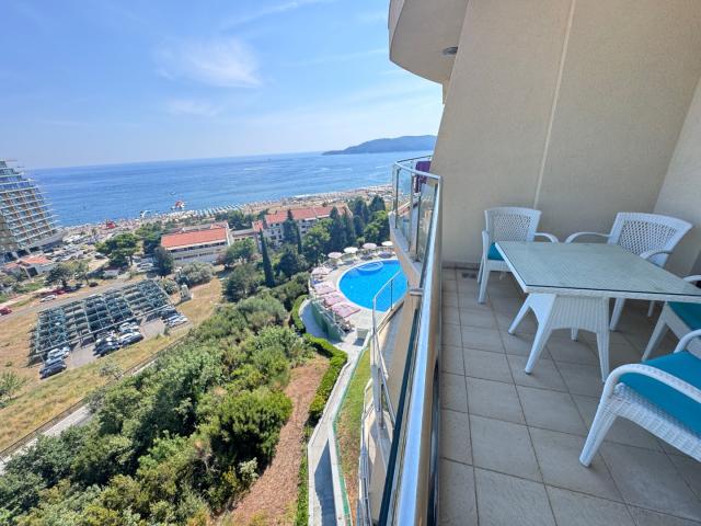 2 bedroom apartment with panoramic sea and mountain views in a new complex with a swimming pool in B