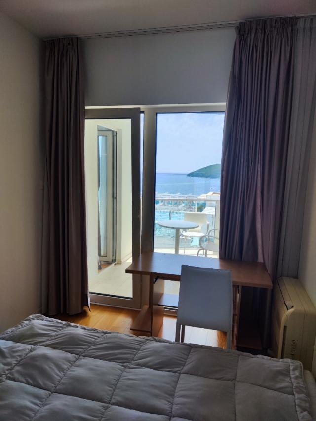 Exclusive three-room apartment in the Tre Cannet building