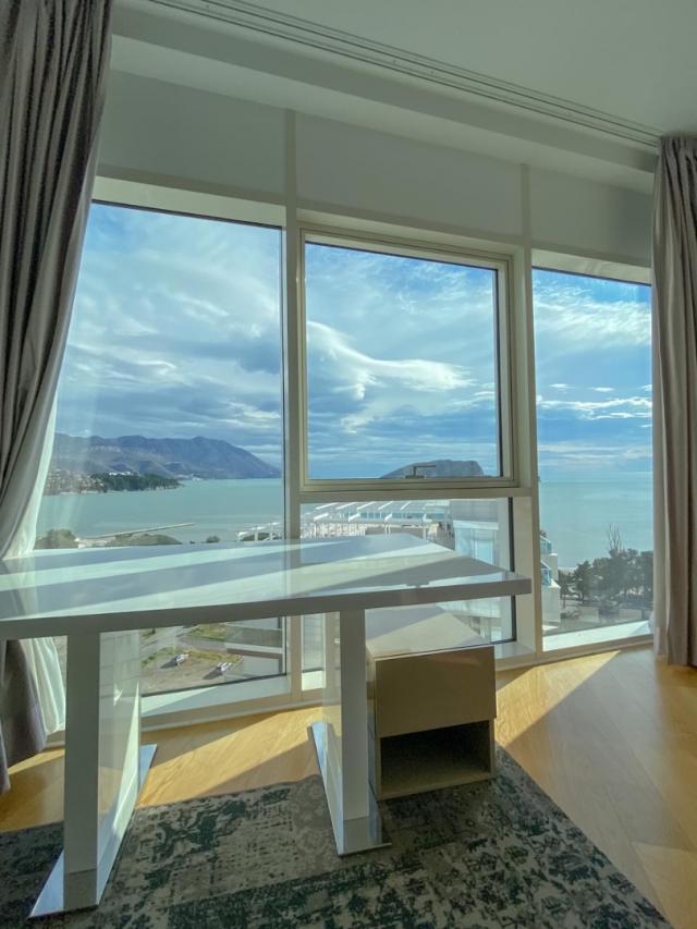 Exclusive three-room apartment in the Tre Cannet building