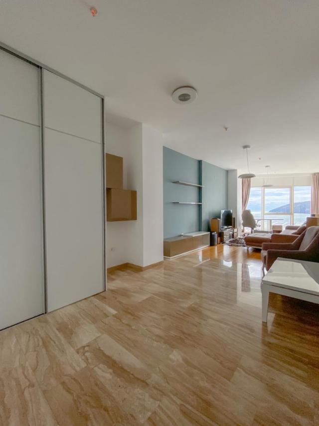Exclusive three-room apartment in the Tre Cannet building
