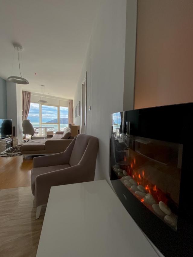 Exclusive three-room apartment in the Tre Cannet building